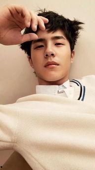 易烊千玺吃瓜爆料图片壁纸,壁纸级视觉冲击