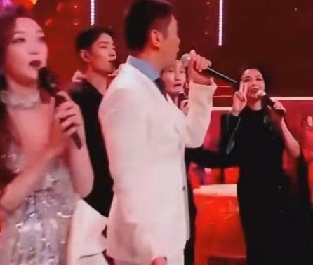 明星网红成功合唱的歌,网红明星携手演绎爆款合唱曲