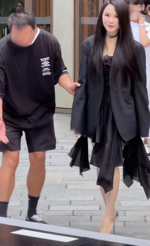 吃瓜裙众黑胖哥,黑胖哥的时尚魅力与独特风采