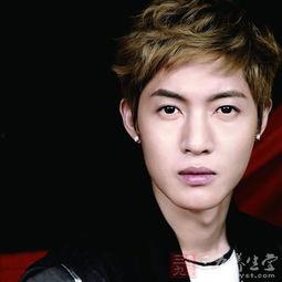 男明星网红出道照片,揭秘男星出道前的蜕变之路