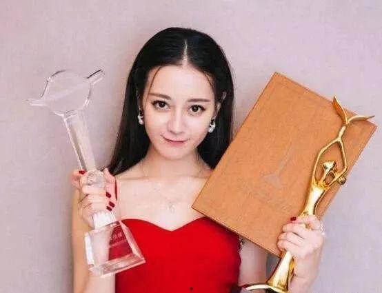 大白饼明星网红区别,揭秘网红与明星的差异化魅力